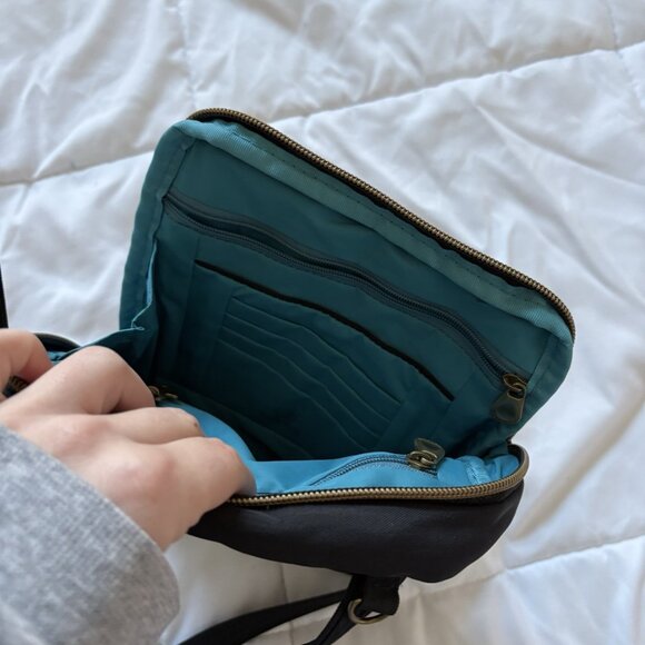 Travelon Signature Slim Day Bag Crossbody Black Canvas Pockets Blue Inside - Picture 9 of 12